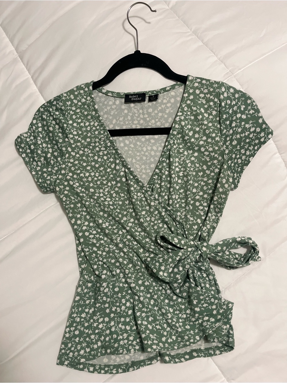 Floral Tie Top in Green & White Size Small Like New